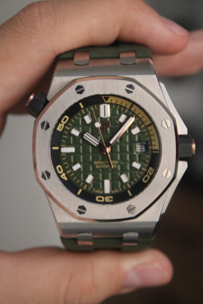 Audemars PIGUET ROYAL OAK OFFSHORE DIVER 15720ST KHAKI GREEN DIAL